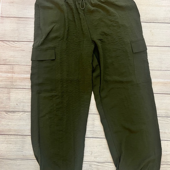 Rachel Zoe Army Green Cargo Silky Joggers - Picture 2 of 8